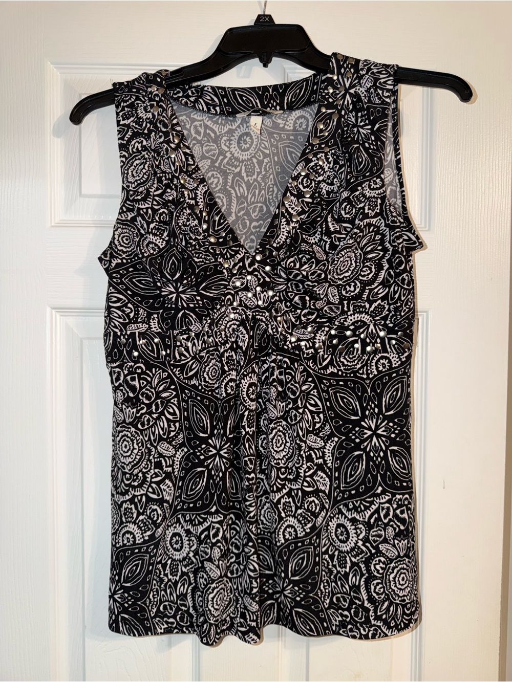 Speechless Black White Studded Paisley V-Neck Top L Y2K Aesthetic
